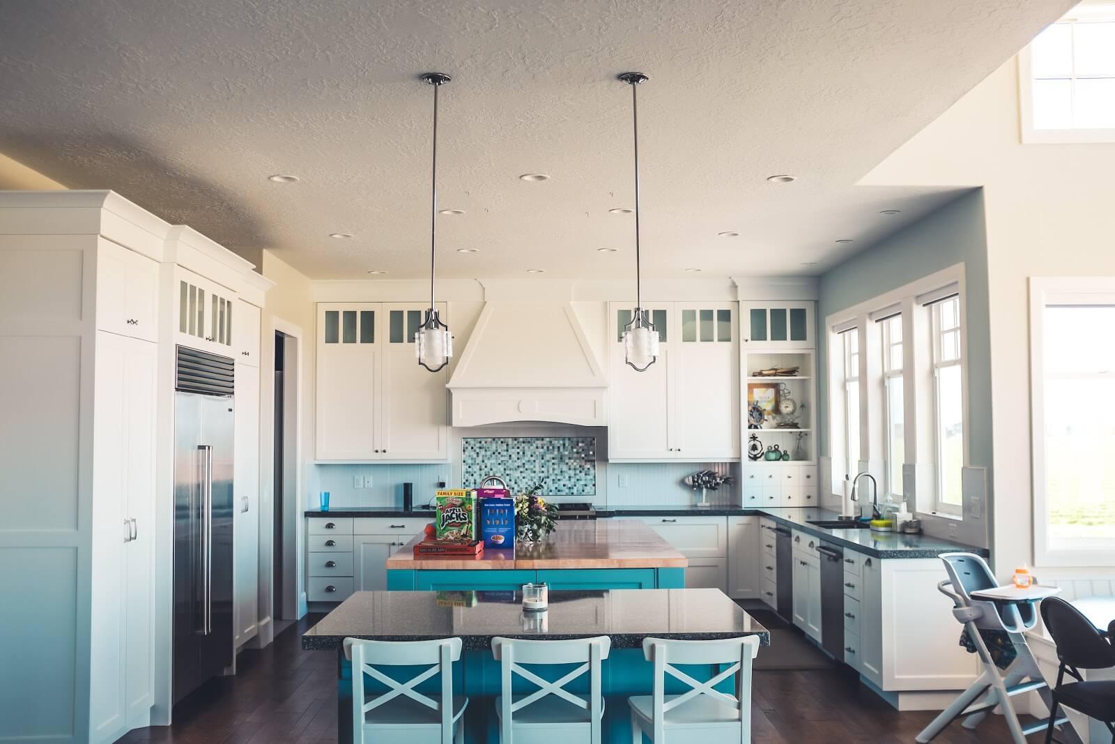 HomeAway Payments: A modern beach-themed kitchen