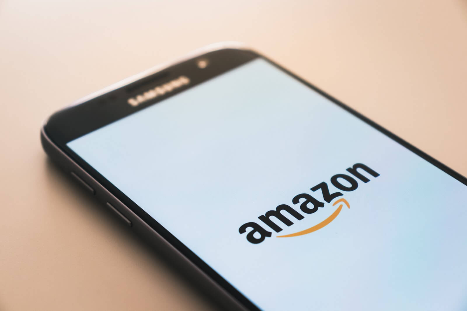 How does Amazon Locker work: the Amazon logo on a smartphone screen