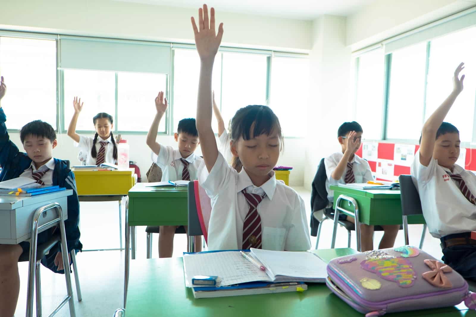 SayABC: Chinese students raise their hands in a classroom