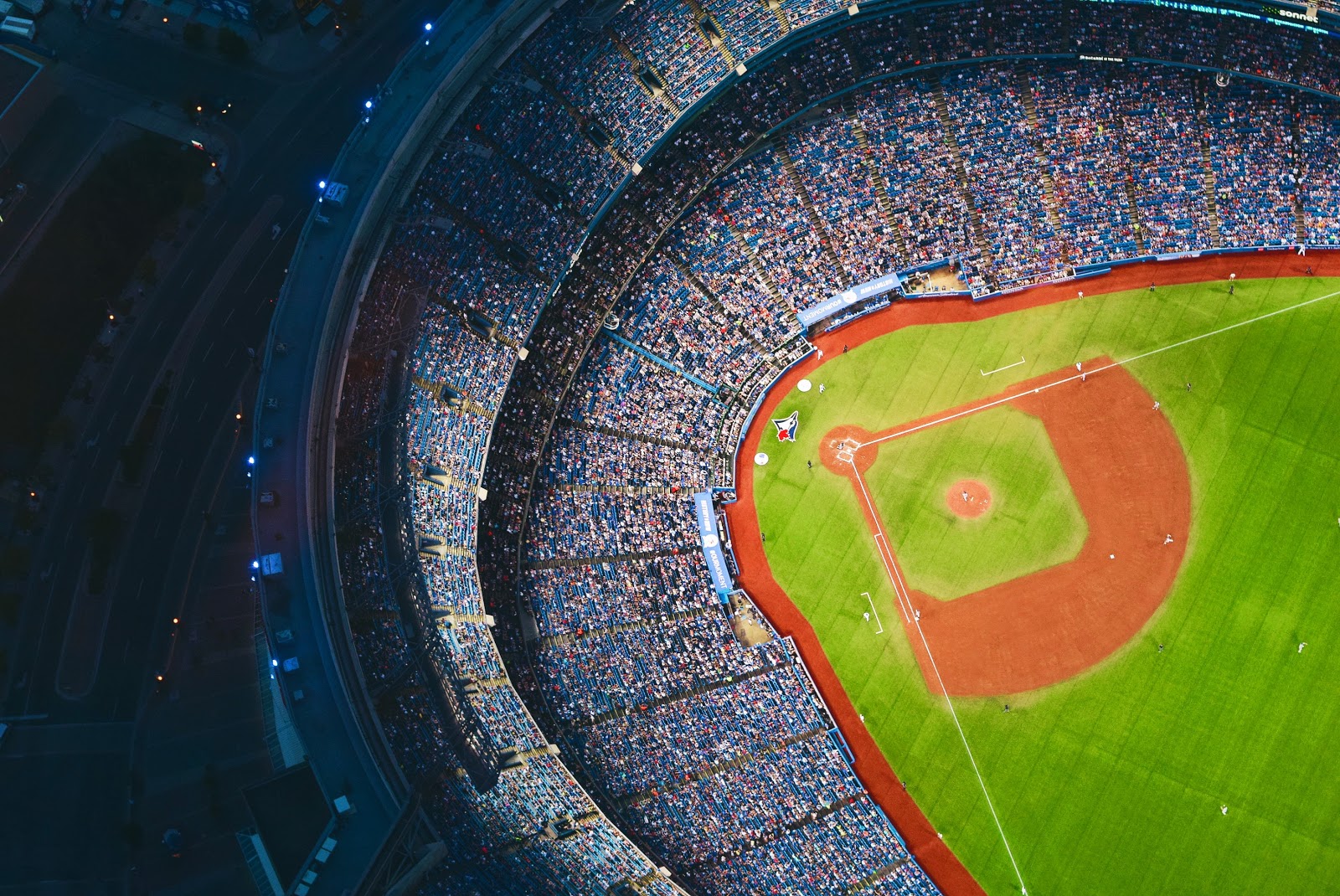 image showing a baseball diamond from above - to be embedded within how to sell baseball cards post on gigworker.com